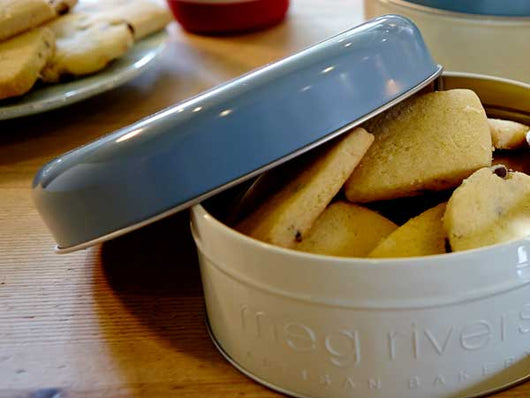 Set of 3 Retro Round Tins